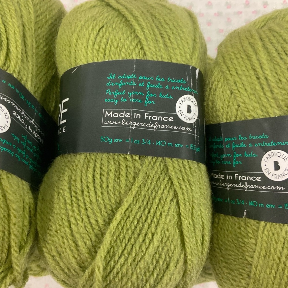 Acrylic Yarn. - Picture 3 of 6